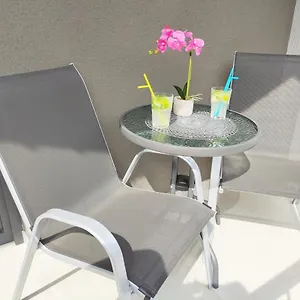 Apartment White, Pula